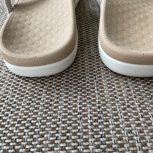 Beige Vionic sandals size 9 - Picture 9 of 13